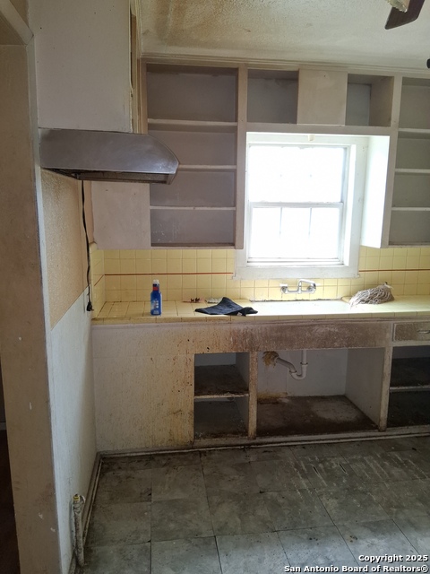 Listing photo id 2 for 726 Olive S