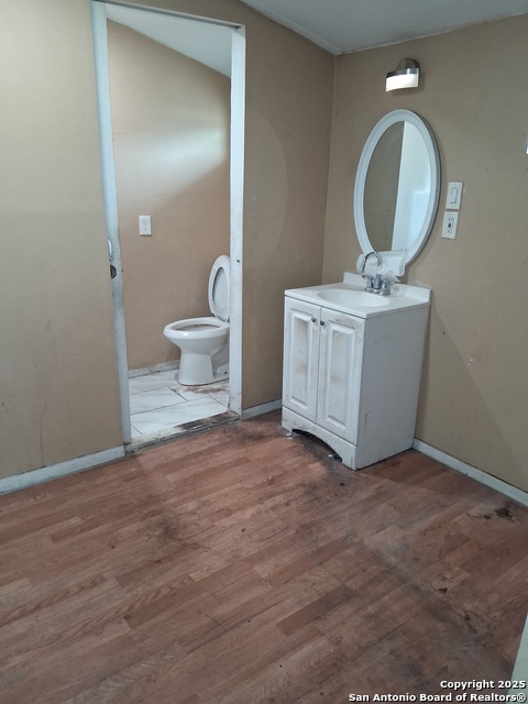 Listing photo id 5 for 726 Olive S
