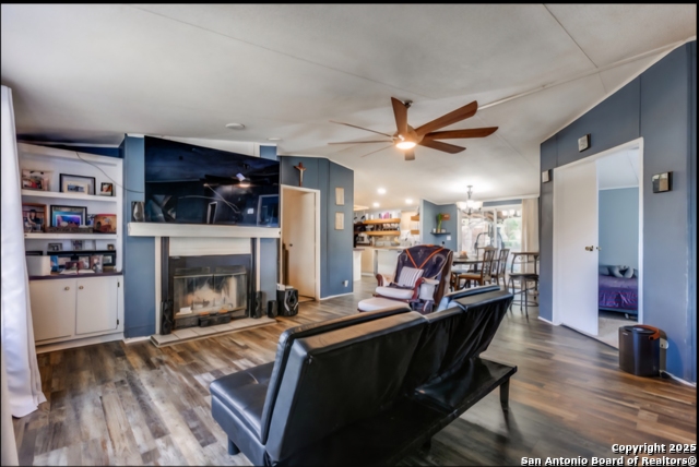 Image 2 of 10 For 4303 Water Oak Dr