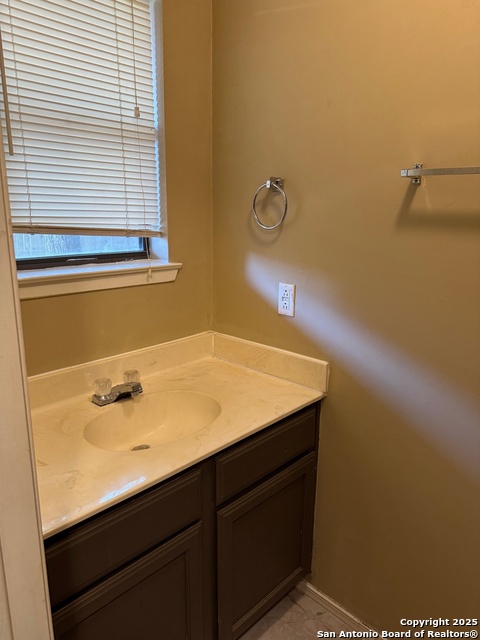 Image 10 of 28 For 4903 Ali Ave  3
