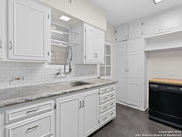 Image 15 of 29 For 146 Terrell  