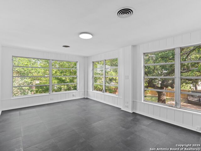 Image 19 of 29 For 146 Terrell  