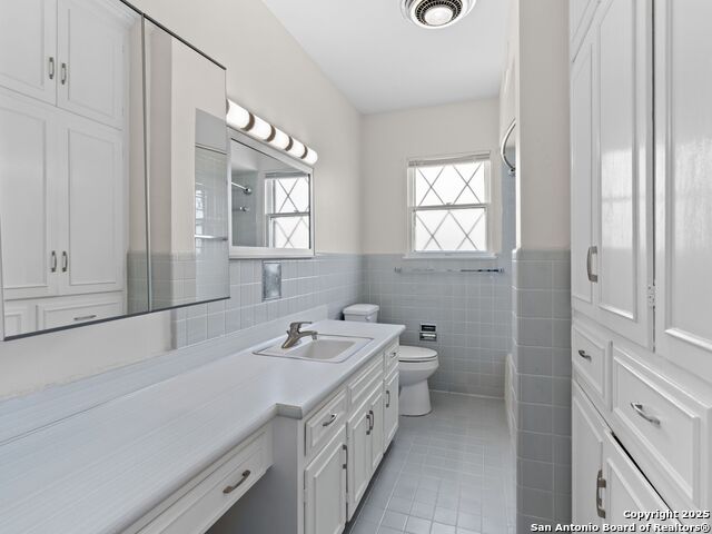 Image 28 of 29 For 146 Terrell  