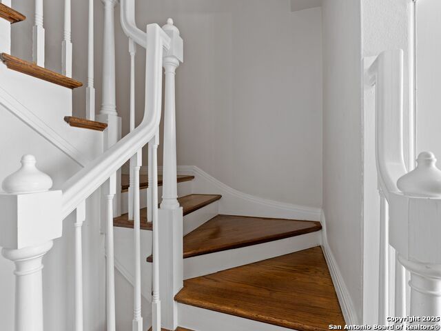 Image 4 of 29 For 146 Terrell  