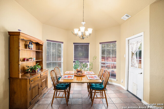 Listing photo id 7 for 217 Meadowlark Lane