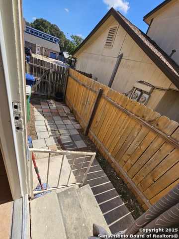 Listing photo id 28 for 7229 Coral Springs