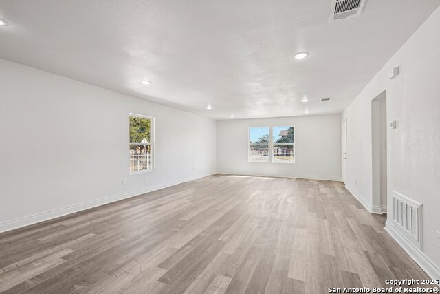 Image 12 of 35 For 943 San Eduardo