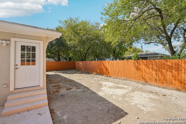 Image 31 of 35 For 943 San Eduardo