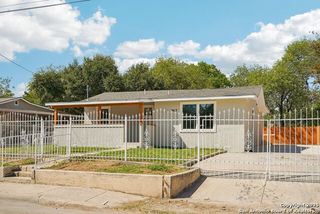 Image 4 of 35 For 943 San Eduardo