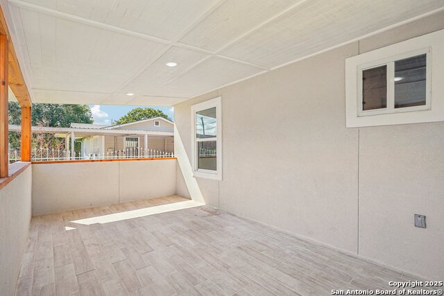 Image 6 of 35 For 943 San Eduardo