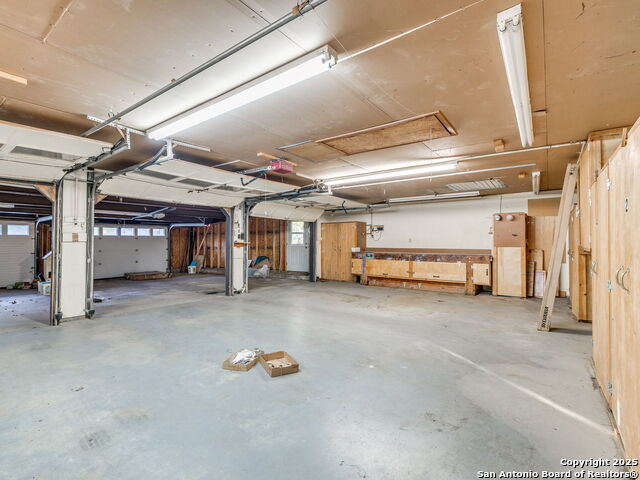 Image 35 of 58 For 17 Roadrunner