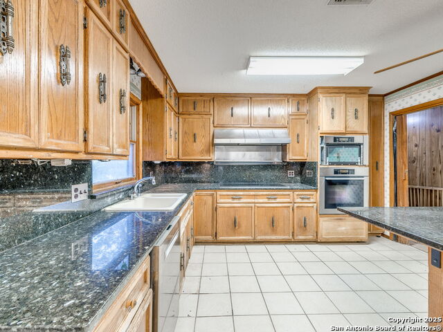 Image 39 of 58 For 17 Roadrunner