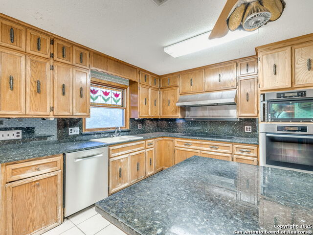 Image 40 of 58 For 17 Roadrunner