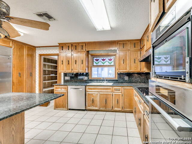 Image 44 of 58 For 17 Roadrunner