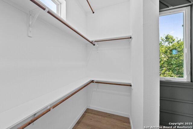 Listing photo id 10 for 108 Vine St #102