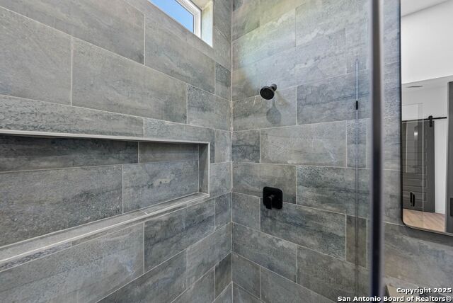 Listing photo id 13 for 108 Vine St #102