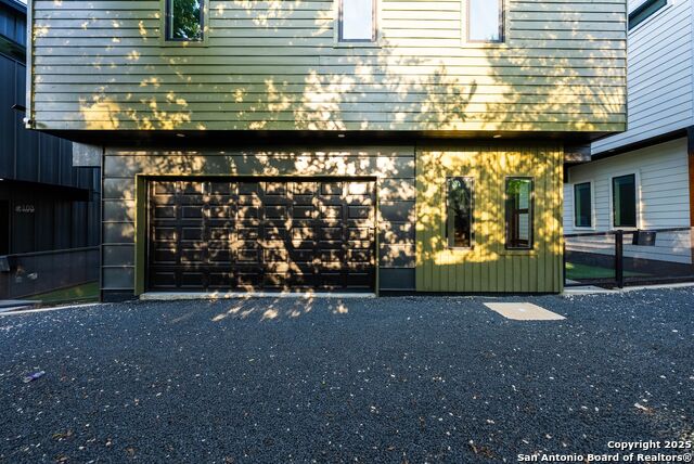 Listing photo id 25 for 108 Vine St #102