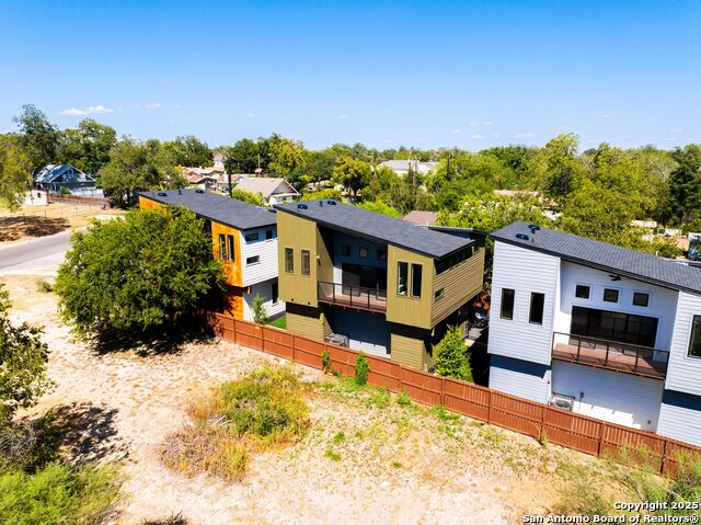 Listing photo id 27 for 108 Vine St #102