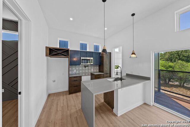 Listing photo id 4 for 108 Vine St #102