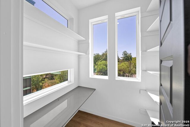 Listing photo id 6 for 108 Vine St #102