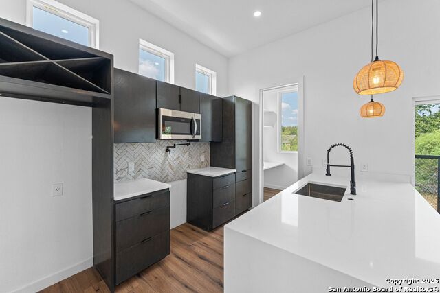 Listing photo id 4 for 108 Vine St #103