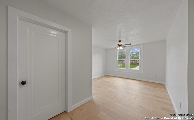 Listing photo id 11 for 331 Furr