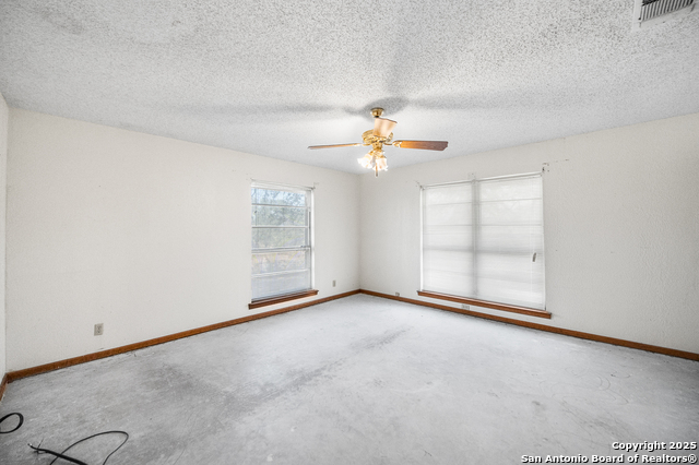 Image 36 of 78 For 0 Fm 2200