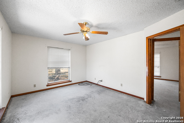 Image 40 of 78 For 0 Fm 2200