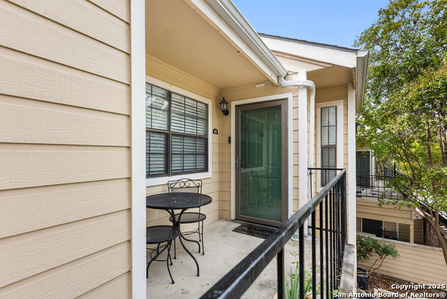 Image 11 of 17 For 11610 Vance Jackson 870