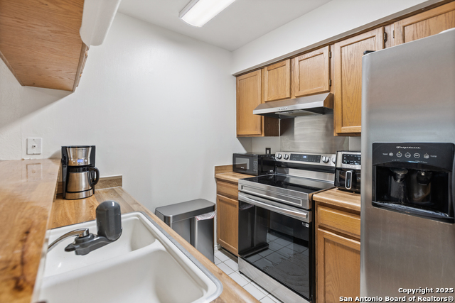 Image 12 of 17 For 11610 Vance Jackson 870