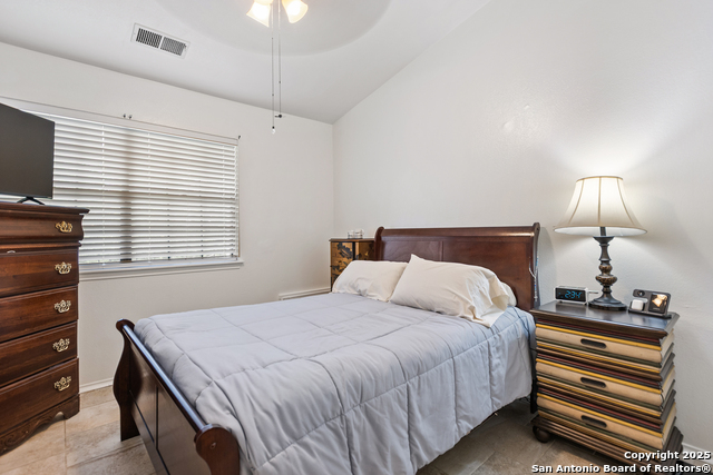 Image 15 of 17 For 11610 Vance Jackson 870