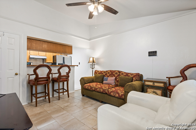 Image 2 of 17 For 11610 Vance Jackson 870