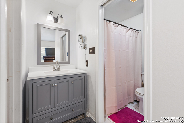 Image 4 of 17 For 11610 Vance Jackson 870