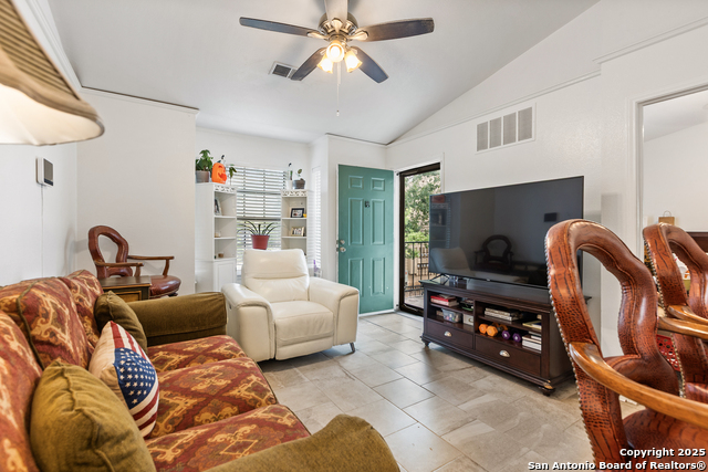 Image 5 of 17 For 11610 Vance Jackson 870