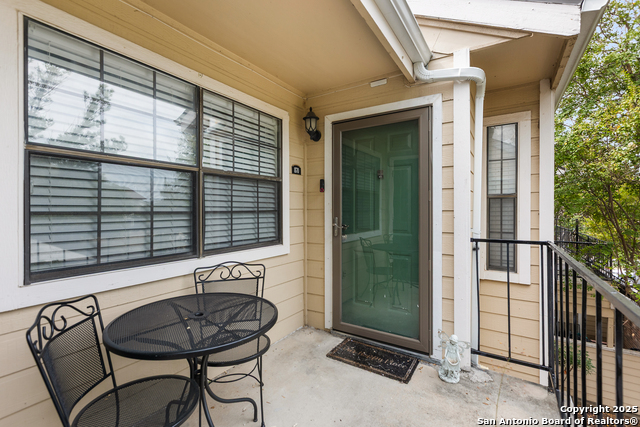 Image 6 of 17 For 11610 Vance Jackson 870