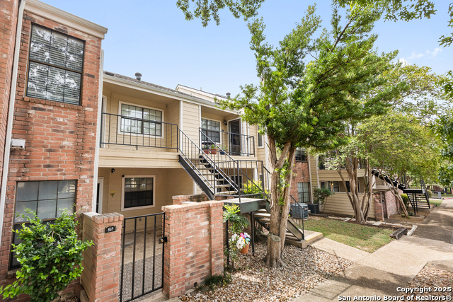 Image 7 of 17 For 11610 Vance Jackson 870