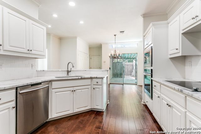 Listing photo id 10 for 85 Oakwell Farms Pkwy