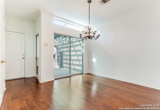 Listing photo id 12 for 85 Oakwell Farms Pkwy