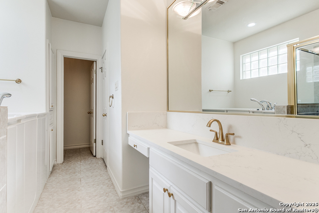 Listing photo id 16 for 85 Oakwell Farms Pkwy