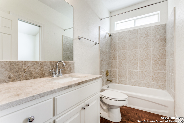 Listing photo id 18 for 85 Oakwell Farms Pkwy