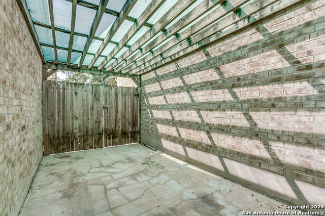 Listing photo id 19 for 85 Oakwell Farms Pkwy