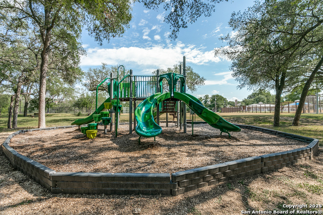 Listing photo id 22 for 85 Oakwell Farms Pkwy