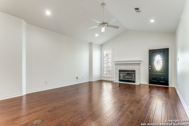 Listing photo id 1 for 85 Oakwell Farms Pkwy