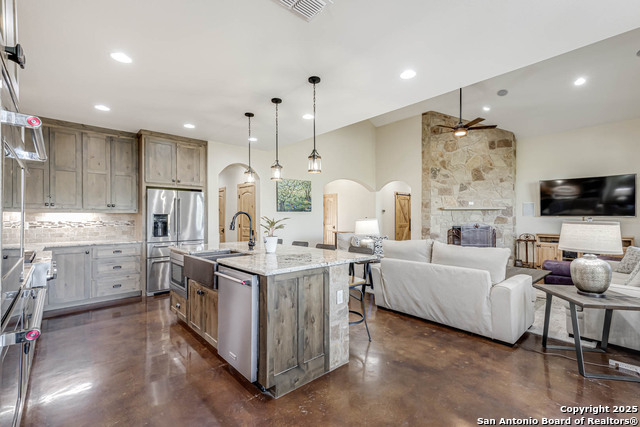 Image 18 of 53 For 710 Stoney Ridge