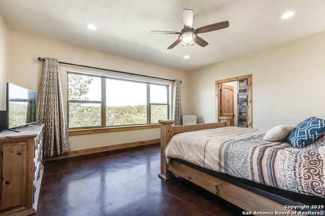 Image 21 of 53 For 710 Stoney Ridge