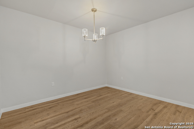 Listing photo id 15 for 10223 Flatland