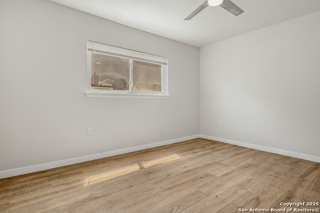 Listing photo id 16 for 10223 Flatland