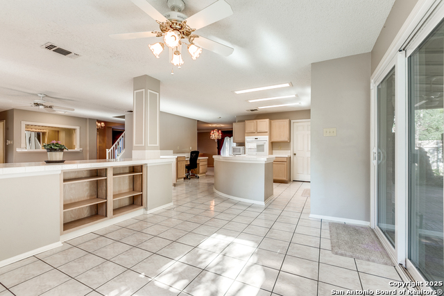 Listing photo id 11 for 2303 Copper Ash