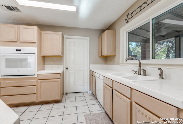 Listing photo id 16 for 2303 Copper Ash