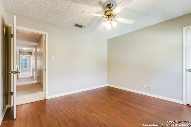 Listing photo id 22 for 2303 Copper Ash